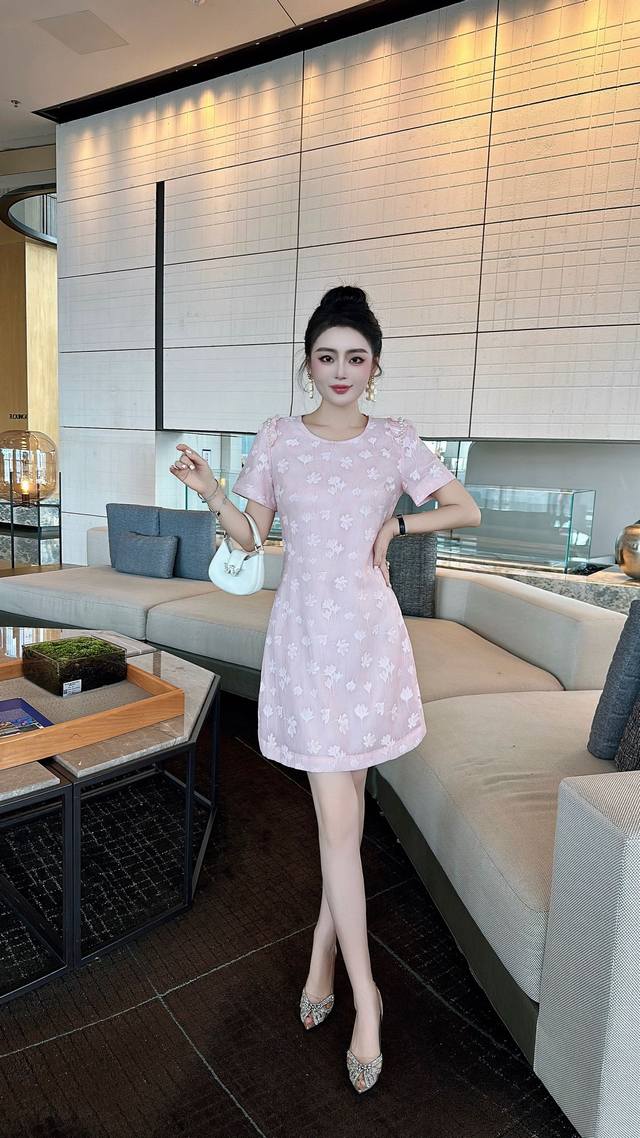 Dress new thin style recommended New embossed shoulder beaded dress fabric is so