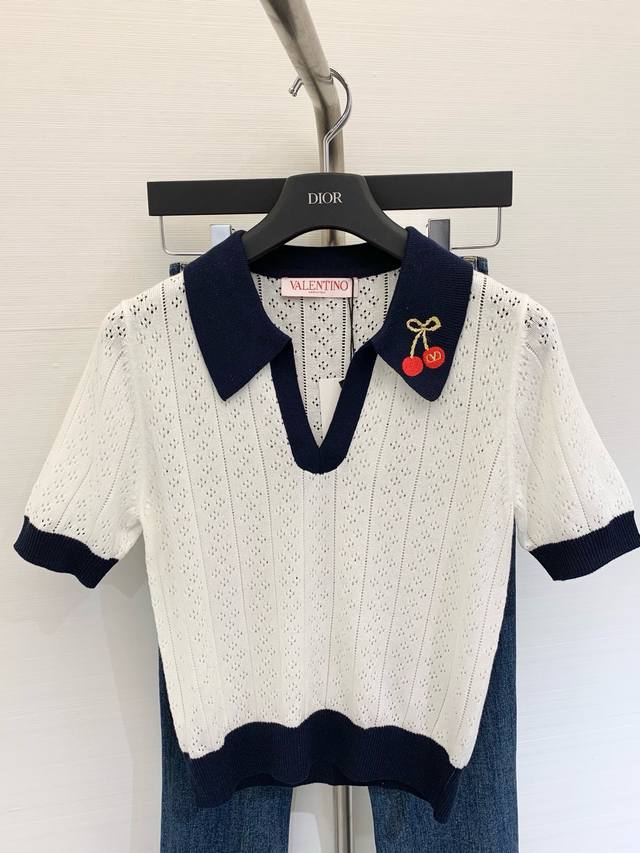 New two-color V-neck short sleeves with embroidered pattern and logo on the neck