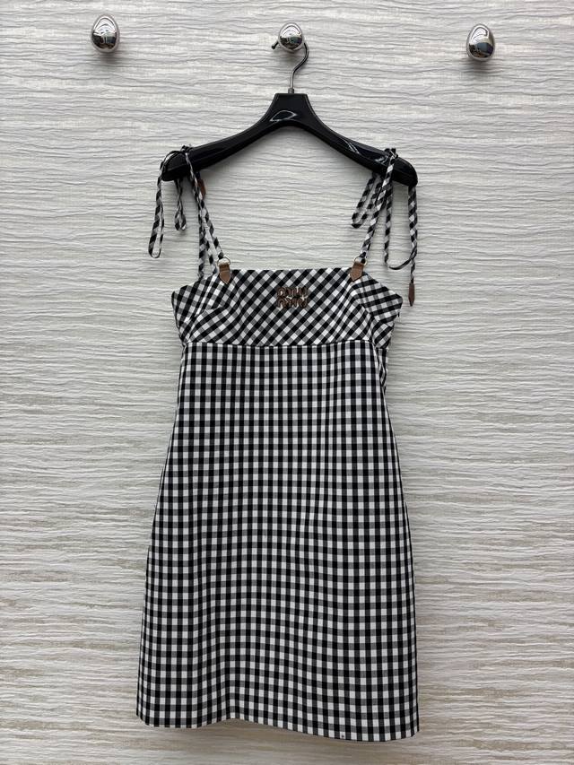 Miu's 25 new summer black and white plaid series lapel short-sleeved shirt + sho