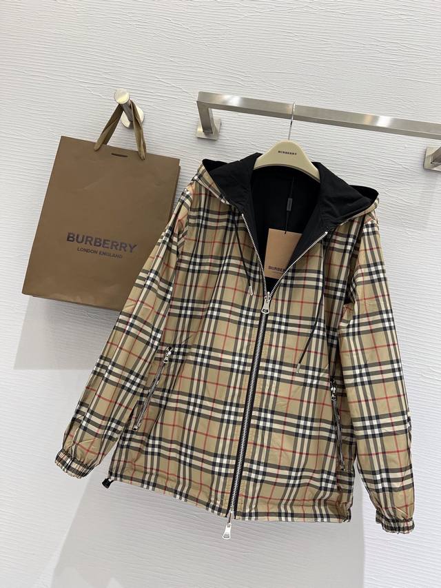 Burberr*Y double-sided British plaid jacket is a very good-looking men's clothin