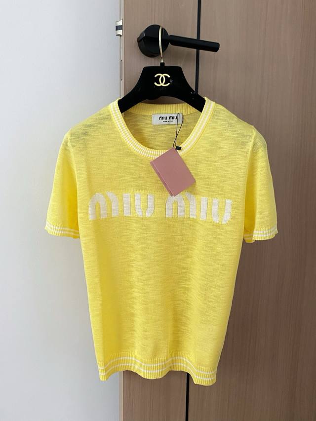 New three-color short-sleeved logo embellishment to modify the upper body to mak