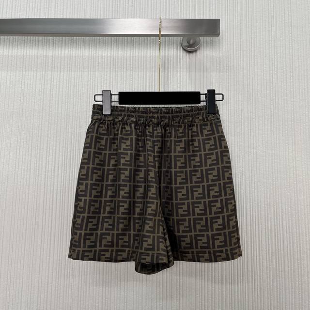 New arrival~ Fen* 25 new classic monogram Ff letter printed silk shorts, 100% si