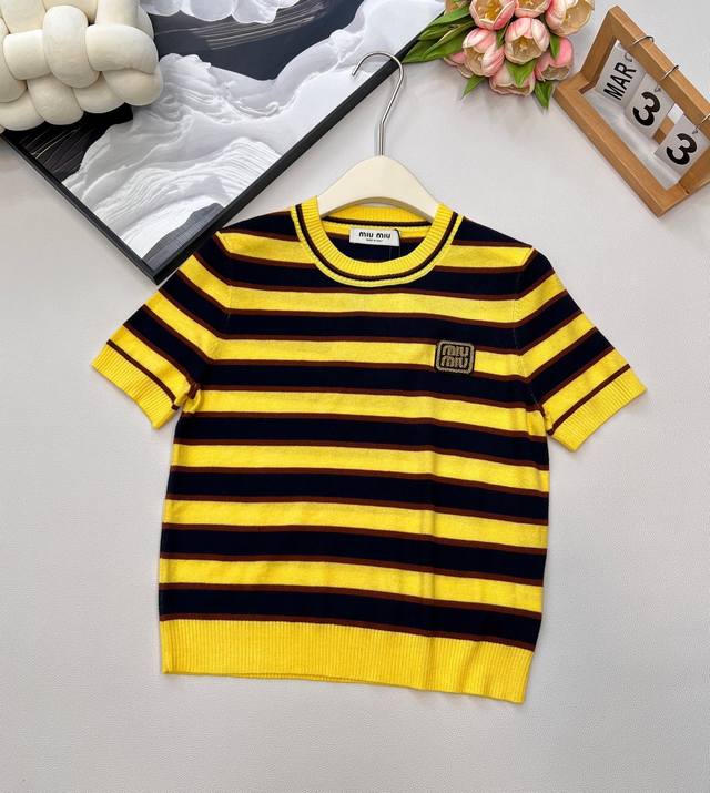 Miu Miu 25Ss new striped letter patch knitted short sleeves, customized wool yar
