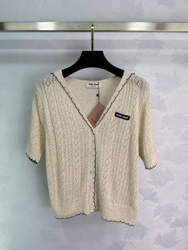Miumiu2025 spring and summer knitted cardigan, V-neck design, black lace embelli