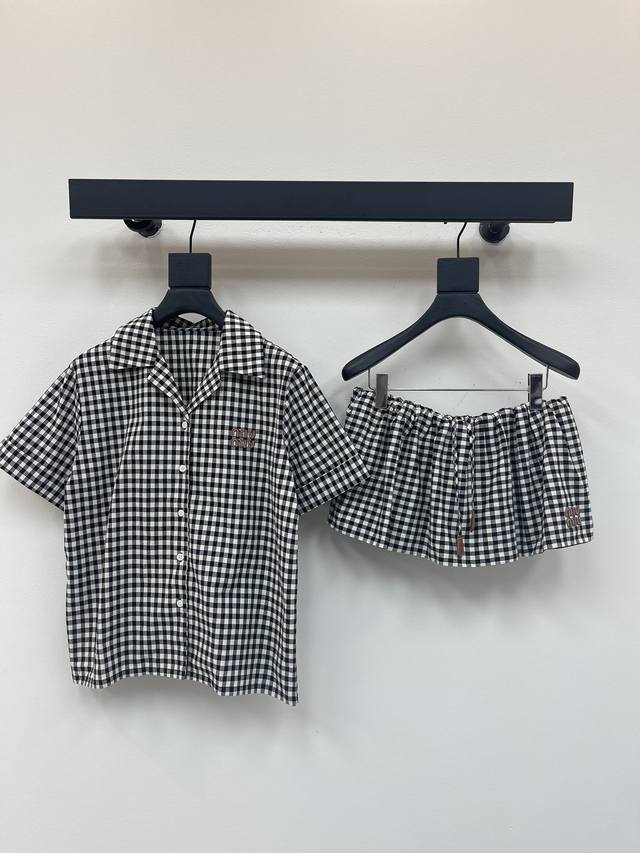 Miumi* 25 new spring and summer black and white plaid short-sleeved shirt + flow