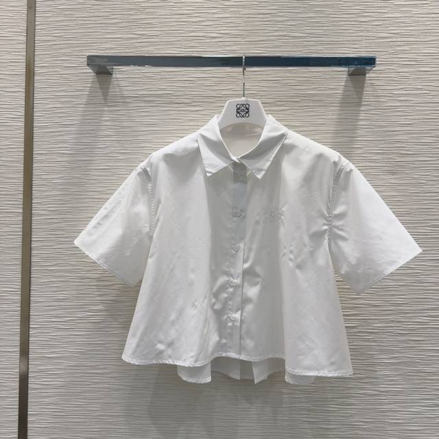 Loe W*E 2025Ss new shirt is cute and cute. The style is easy for everyone to wea