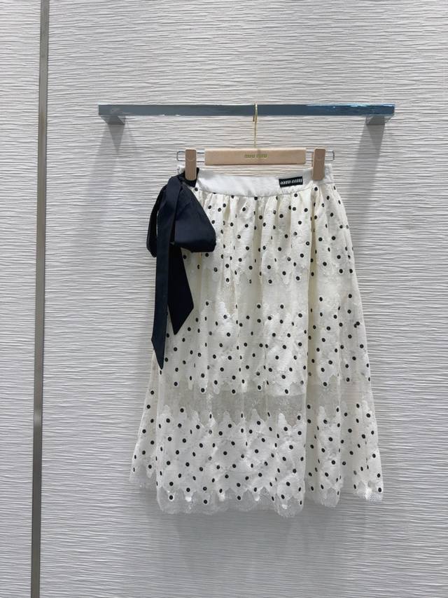 Miu Mi*2025Ss new skirt is fashionable, low-key, luxurious and advanced! The sty