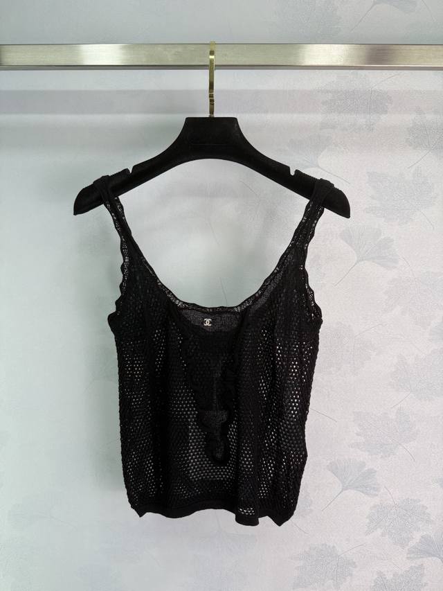 Ch*25A New black hollow camisole for spring and summer. The knitted fabric is br