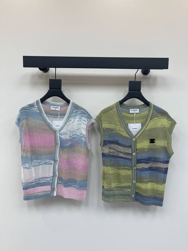 Chanel *2025 Spring and Summer latest series! Striped knitted vest! Custom wool
