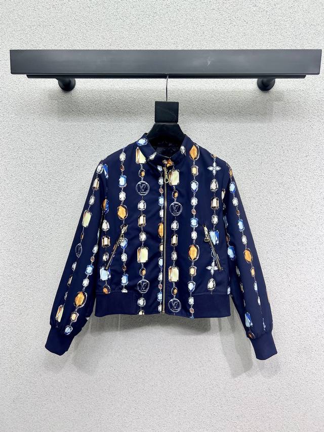 L's series of diamond print double-sided jackets are fashionable, low-key, luxur