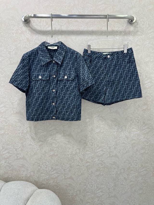 Fend* 25 new denim jacquard suit, a combination of short-sleeved jacket and shor