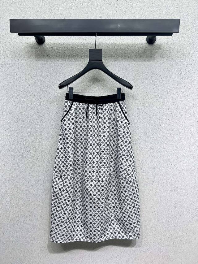 L's printed logo skirt custom fabric ~ classic and stylish, perfect for all kind