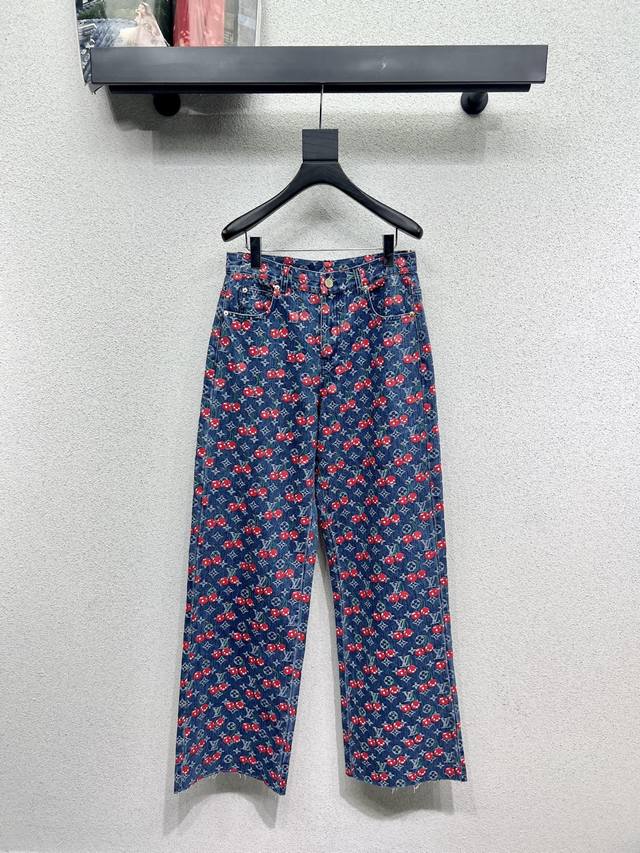 L series cherry denim pants are fashionable, low-key, luxurious and advanced! Th