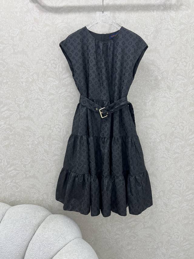 Louis Vuitt*N Louis Vuitton 25 new dress Super simple and elegant solid color se