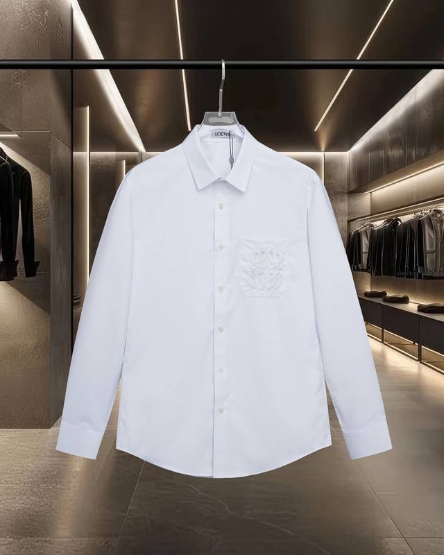 Loewe's hot-selling item is coming. The chest pocket has a three-dimensional log