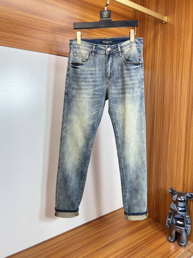Pp2580 Spring and summer new jeans with complete three labels. Good product, no