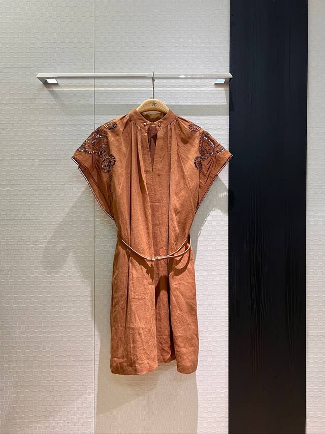 New arrival Stand-up collar V-neck hollow chain decoration Holiday linen dress D
