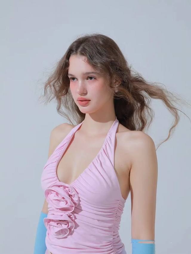 Hand-stitched pleated halter top! Sml