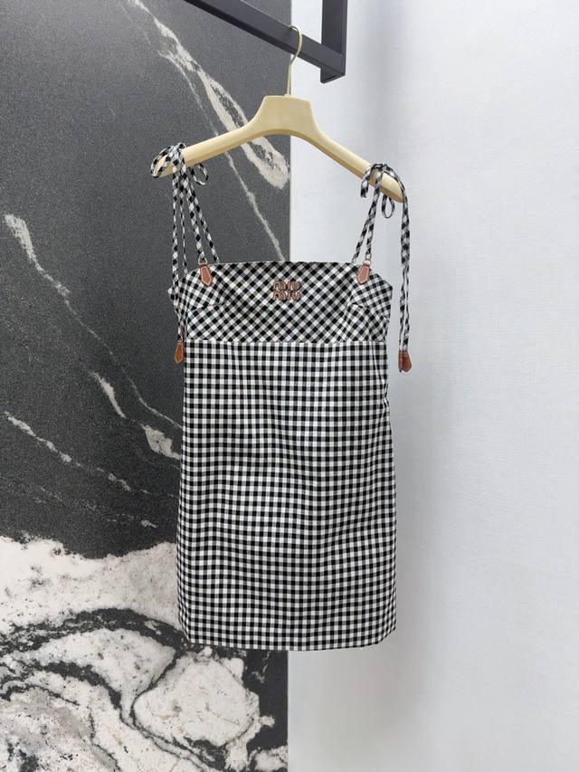 Miu 25Ss Spring and Summer New Arrival Intellectual Girl Style Black and White P