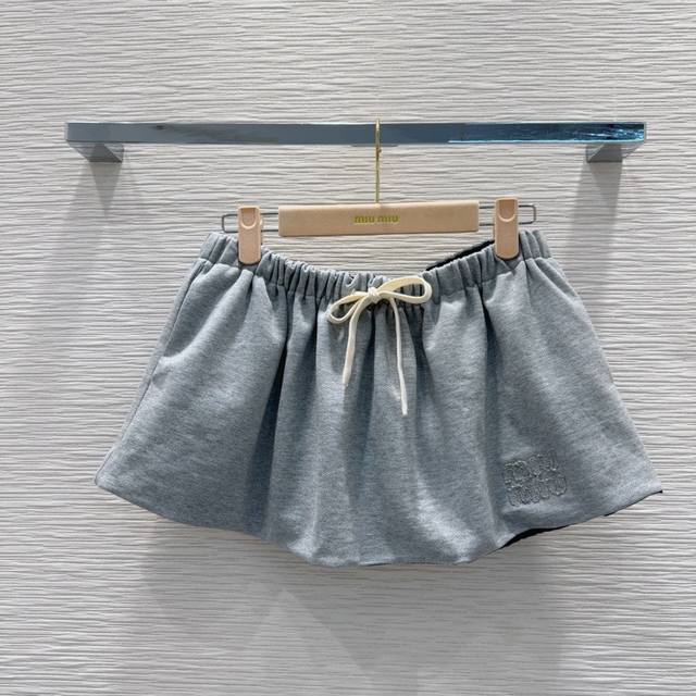 Miu Mi* 2025Ss new double-sided wearable suit with full design! Fashionable, low