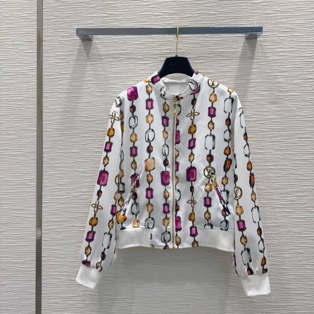 Louis Vuitt*On2025Ss window latest series jackets can be worn on both sides. The