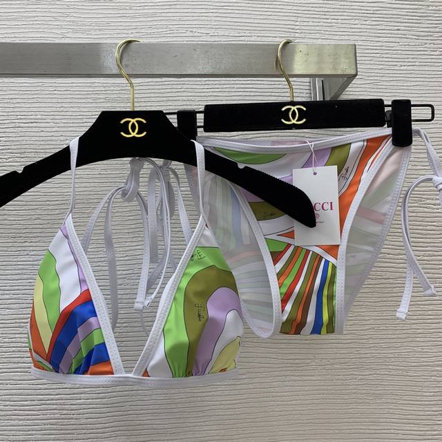 Pucc* new sexy bikini two-piece swimsuit set! Contrast color print halter neck b