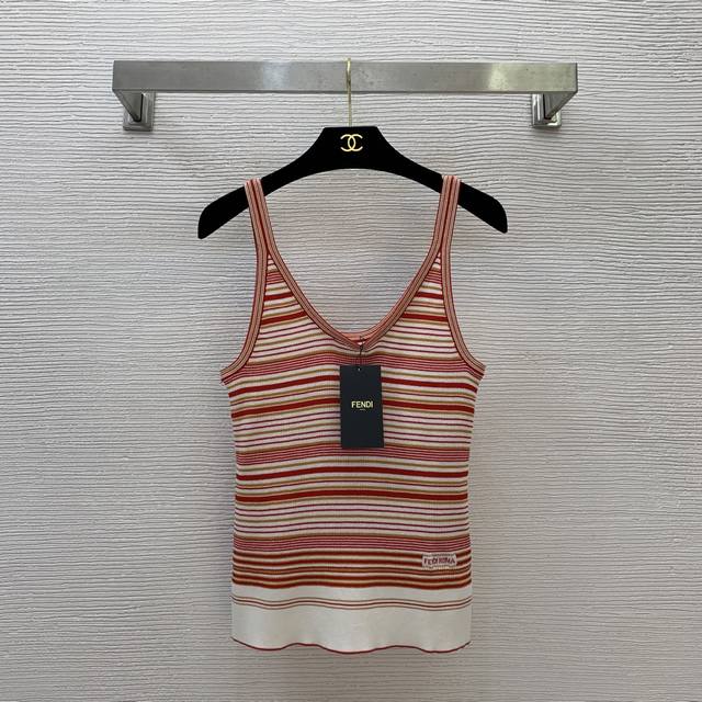 Fend's new high-end custom contrast striped U-neck slim fit stretch knitted vest