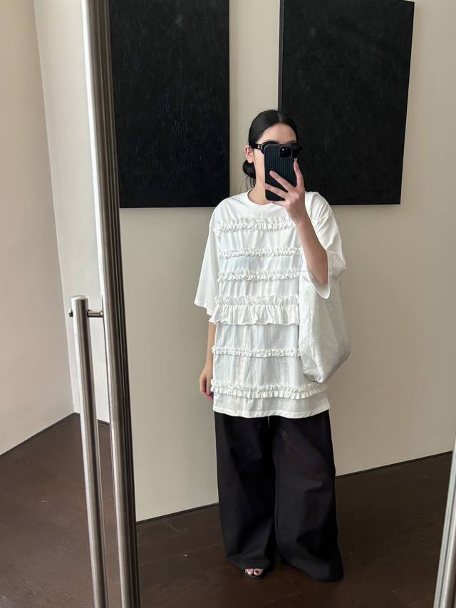 New arrival 2025 new N21 minimalist niche ~ ruffled T-shirt. Size Sml