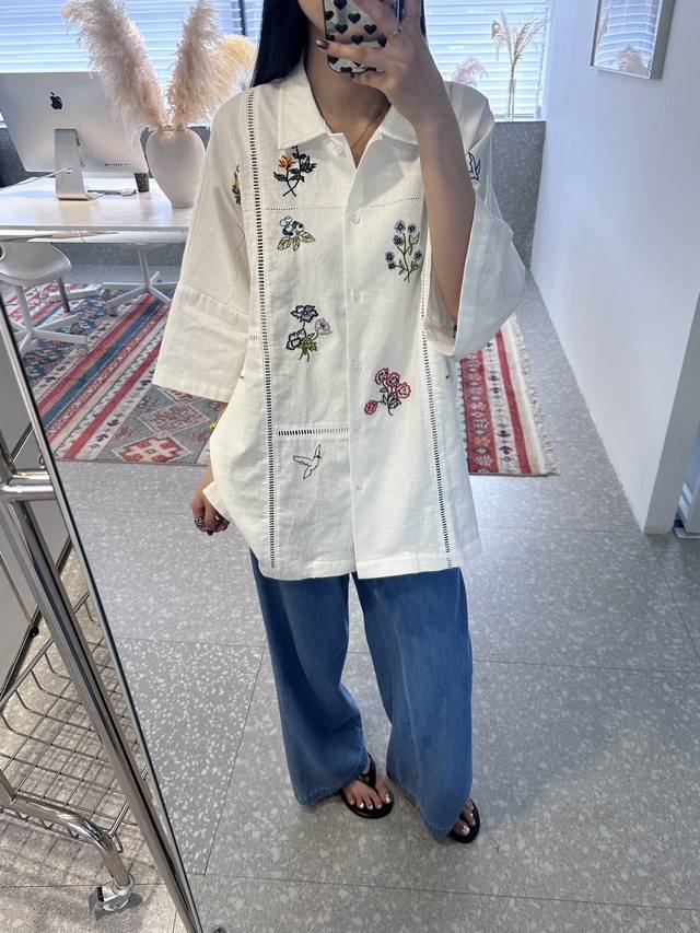 New New Japanese hollow embroidery retro shirt Sml