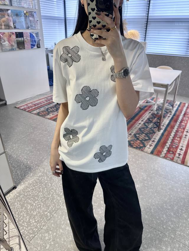 New 25 years Dvn new black and white contrast embroidered flower T high density