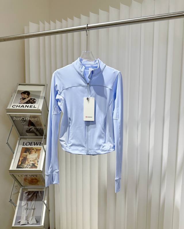 Light as the wind, free and boundless Lululemon Lightweight series sports jacket