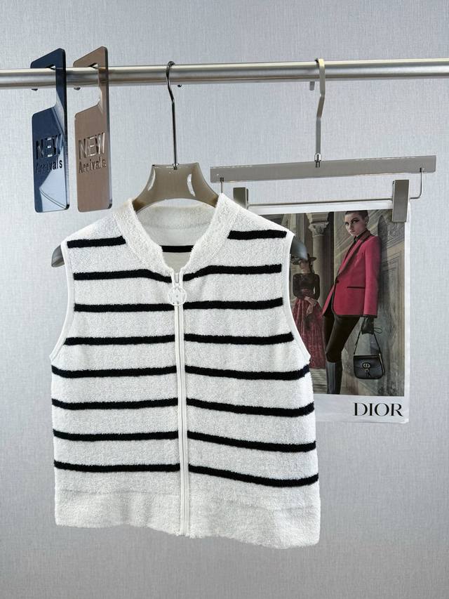 Tops and shorts Cd Black and white striped knitted sleeveless 83% cotton, 16% ny