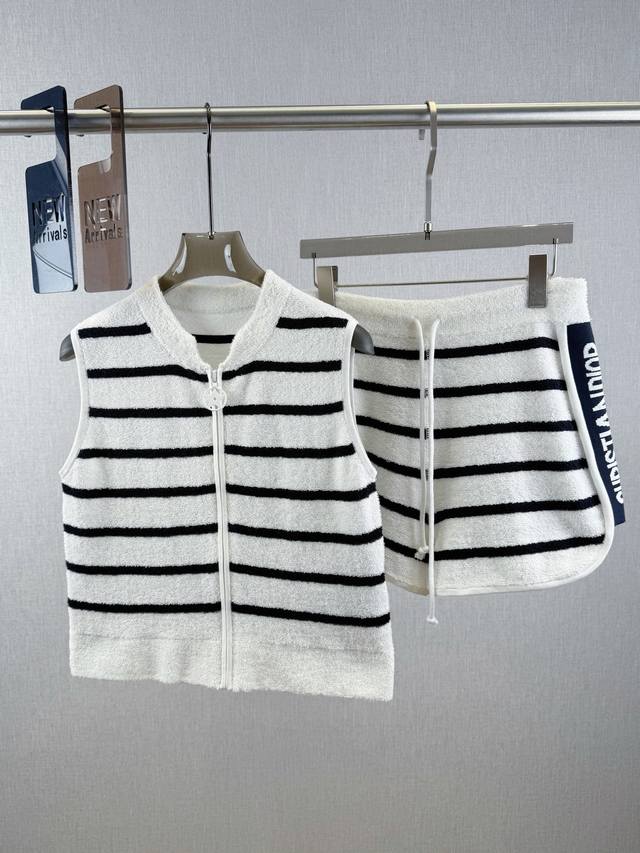 Top and shorts Cd Black and white striped vest + shorts 83% cotton, 16% nylon, 1