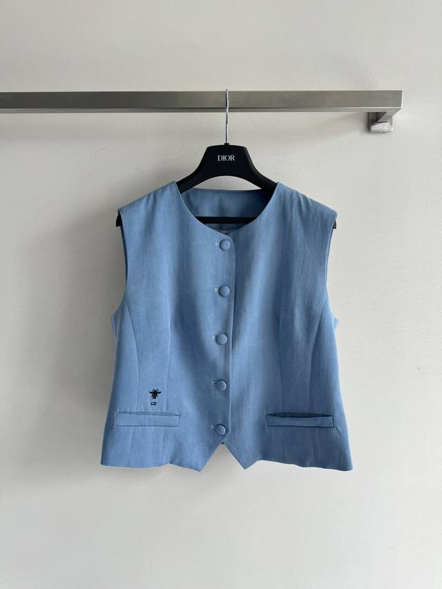 Dio* 25Ss new suit has a classic round neck and single-breasted design, with exq