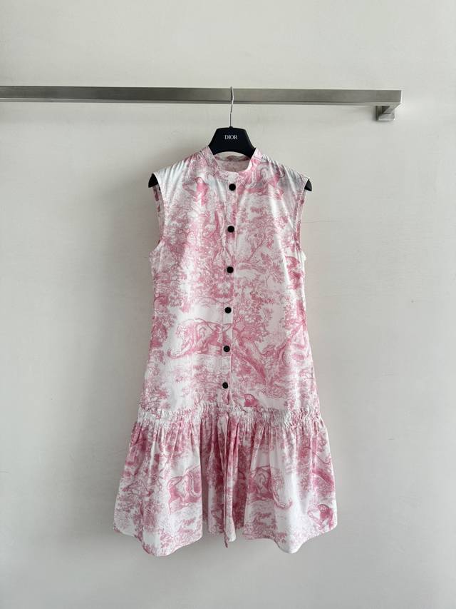 Dio* limited new vest dress continues to use the classic animal jungle print. It