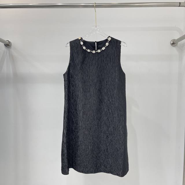 New celebrity sleeveless dress, instantly increase your popularity index! Classi