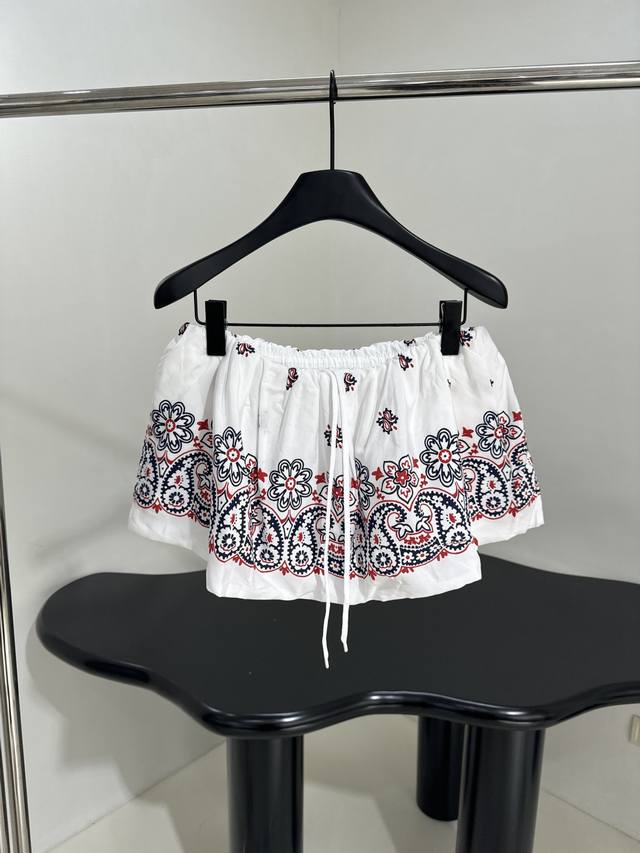 New arrival printed poplin mini skirt Soft poplin fabric Decorated with butterfl