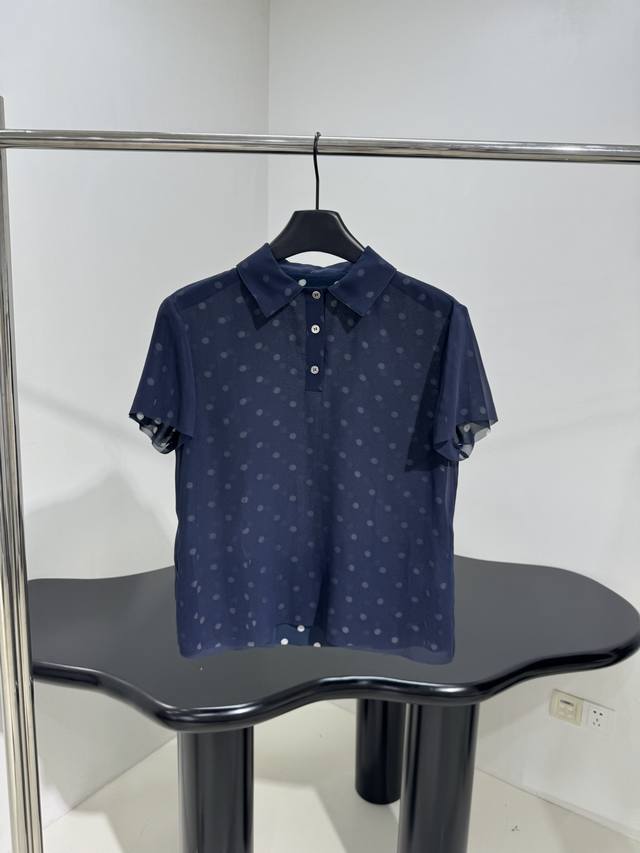 25 New fake two-piece polka dot Polo shirt This Polo shirt is decorated with sea