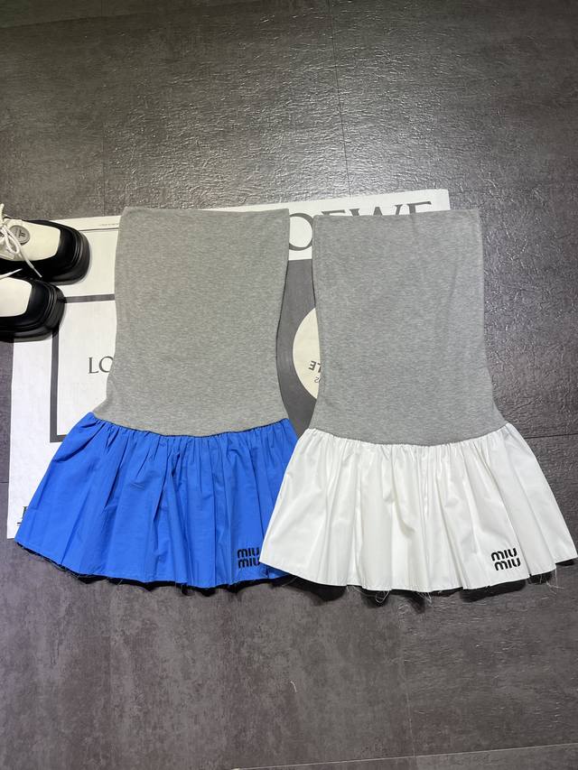 Pp Miumi**25Ss Miu Miu spring and summer gray-blue gray-white splicing tube top