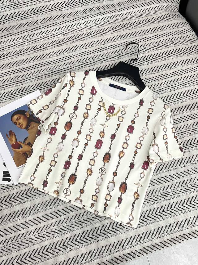 25Ss New early spring L*V Donkey chain print letter chain short T-shirt! Highly