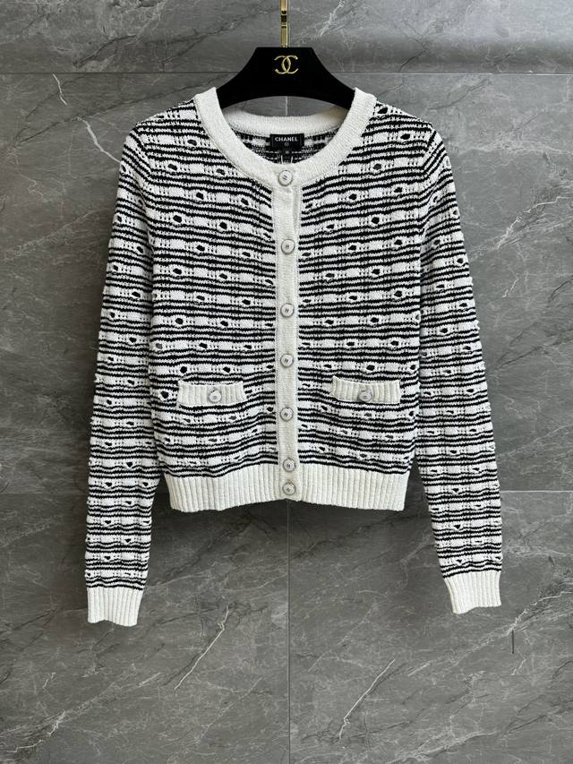 High version is out Xiangjia black and white striped hollow cardigan 2025 early