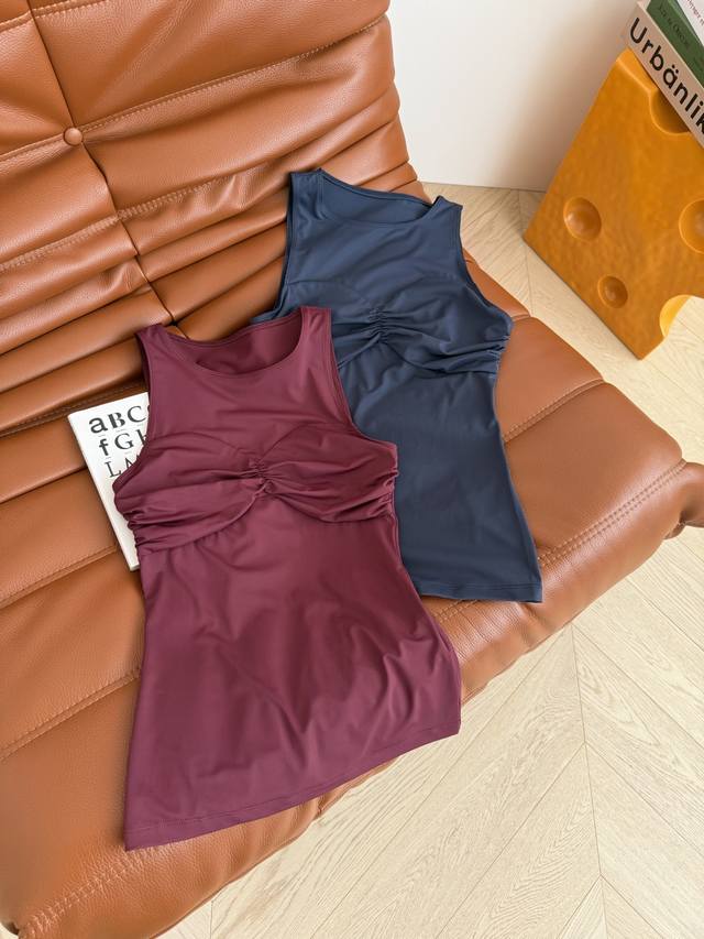 Blogger's outfit atmosphere European and American niche design Pleated design Qu