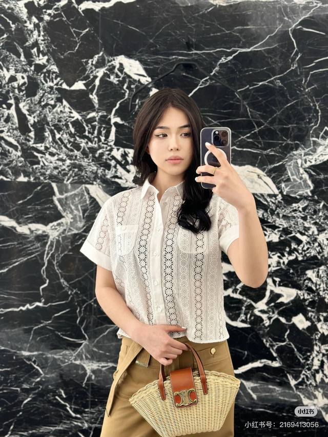 Celin*25Ss Spring and Summer new fashionable lace hollow embroidery shirt. Origi