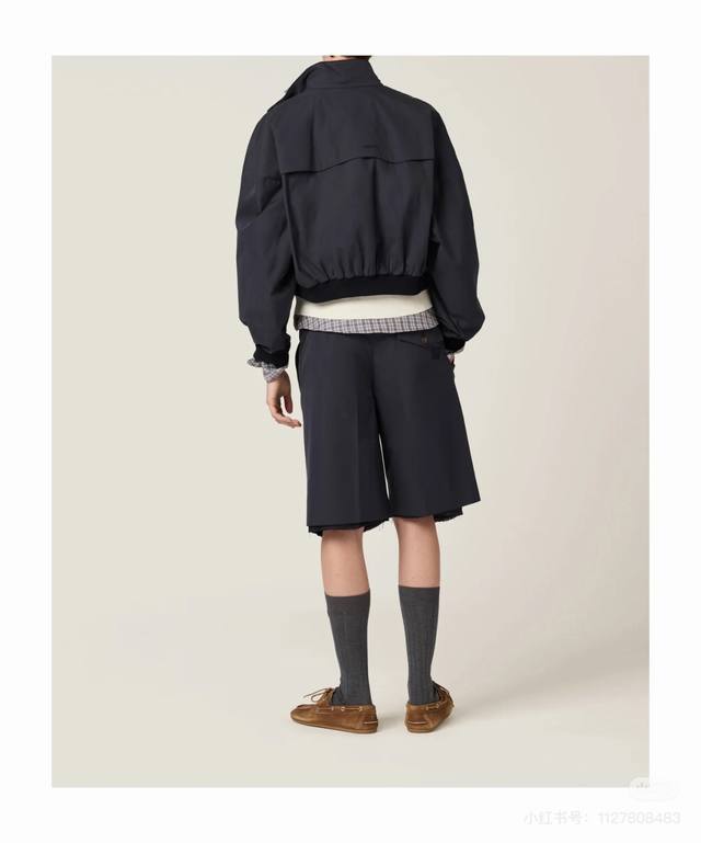 Miu*25Ss new spring and summer raw edge workwear shorts original high version! T