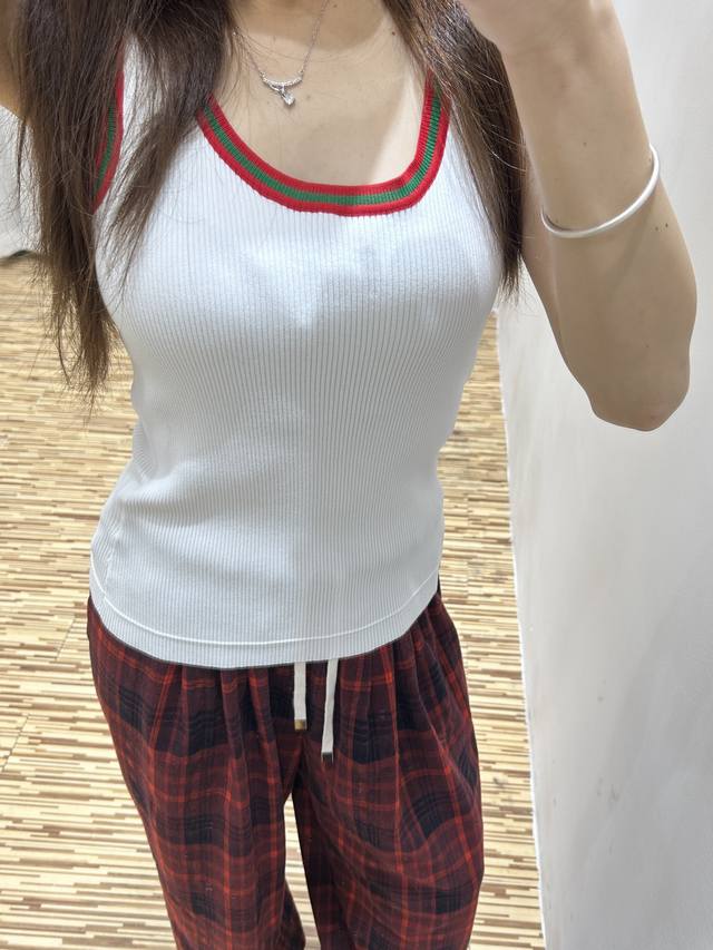 Gucci upper body picture