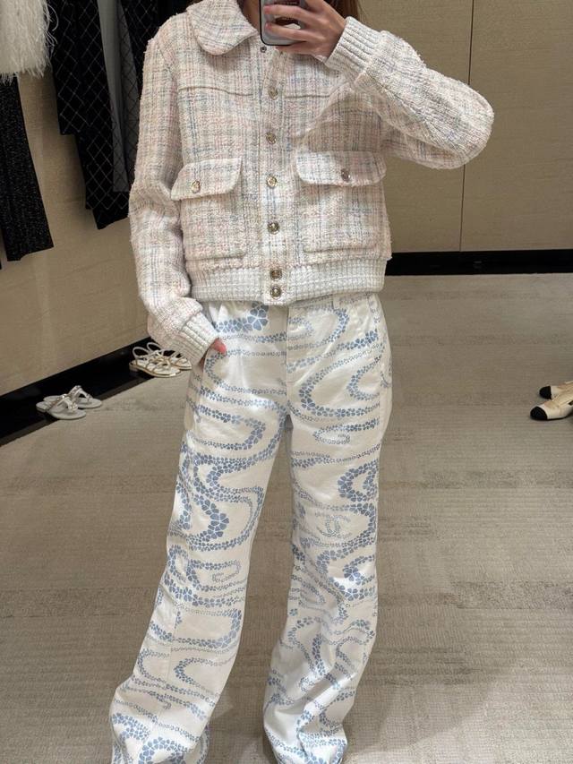Chane* 25Ss Spring and Summer new four-leaf clover logo printed straight jeans.