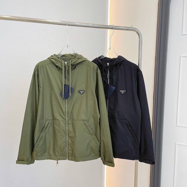 Item No. 041002 Prada's new jacket Exclusive cut, very good appearance and quali