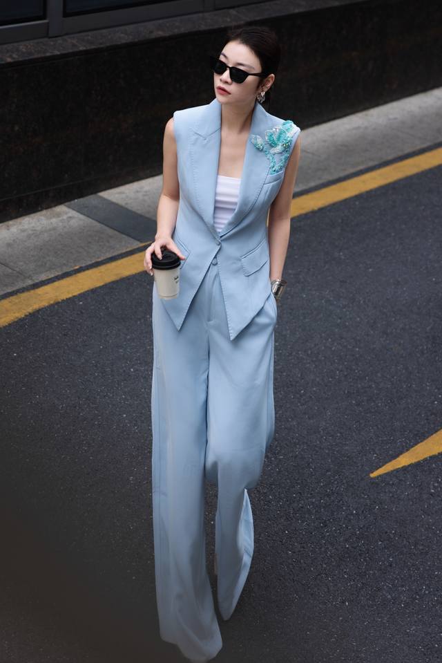 Set New "Haute Couture" series glacier blue hand-beaded vest wide-leg pants suit