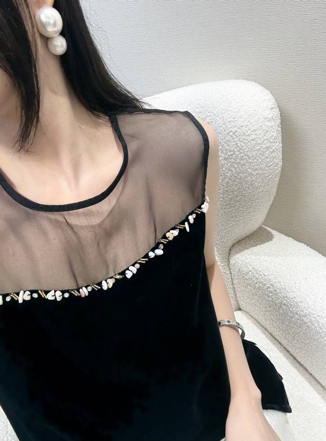 Top New fashion bottoming shirt, made of imported gold velvet fabric, hand-beade