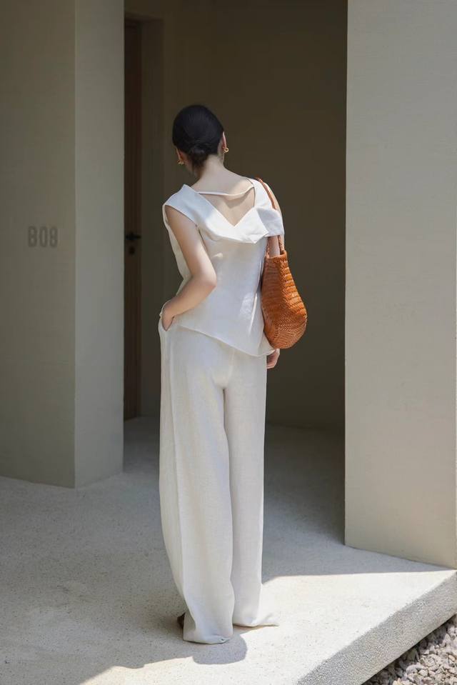 Set Hot item recommendation, a very stylish two-way linen suit. Made of 100% pur